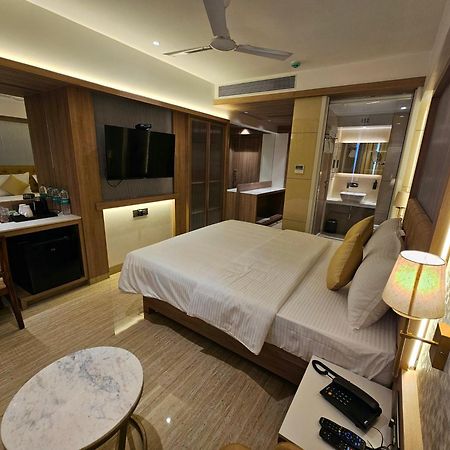 Hotel Golden Nest Thane Extérieur photo