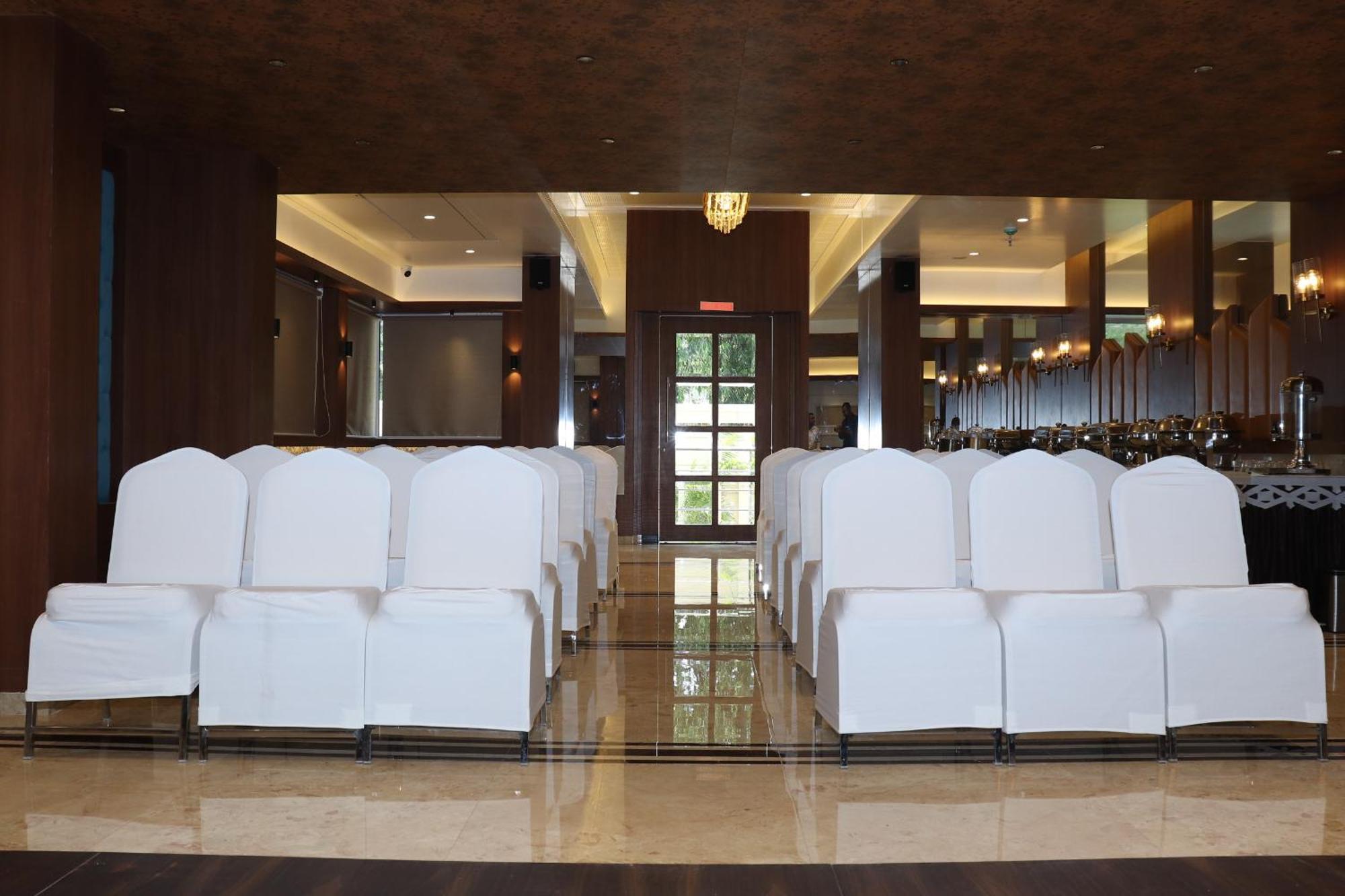 Hotel Golden Nest Thane Extérieur photo