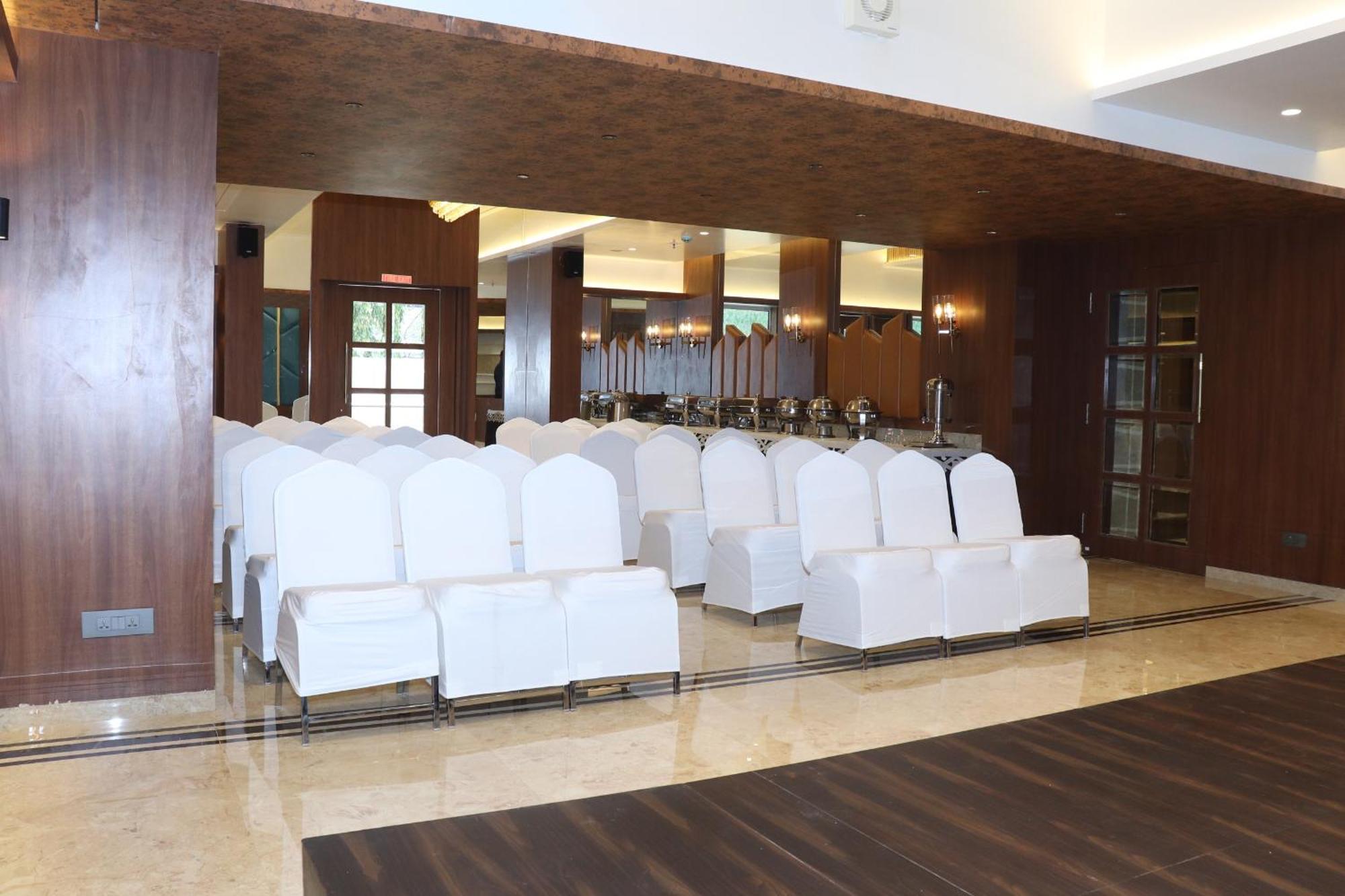 Hotel Golden Nest Thane Extérieur photo