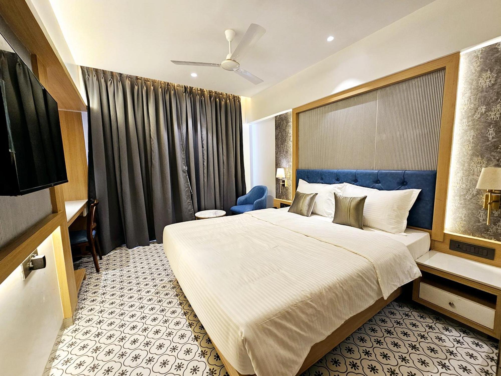 Hotel Golden Nest Thane Extérieur photo