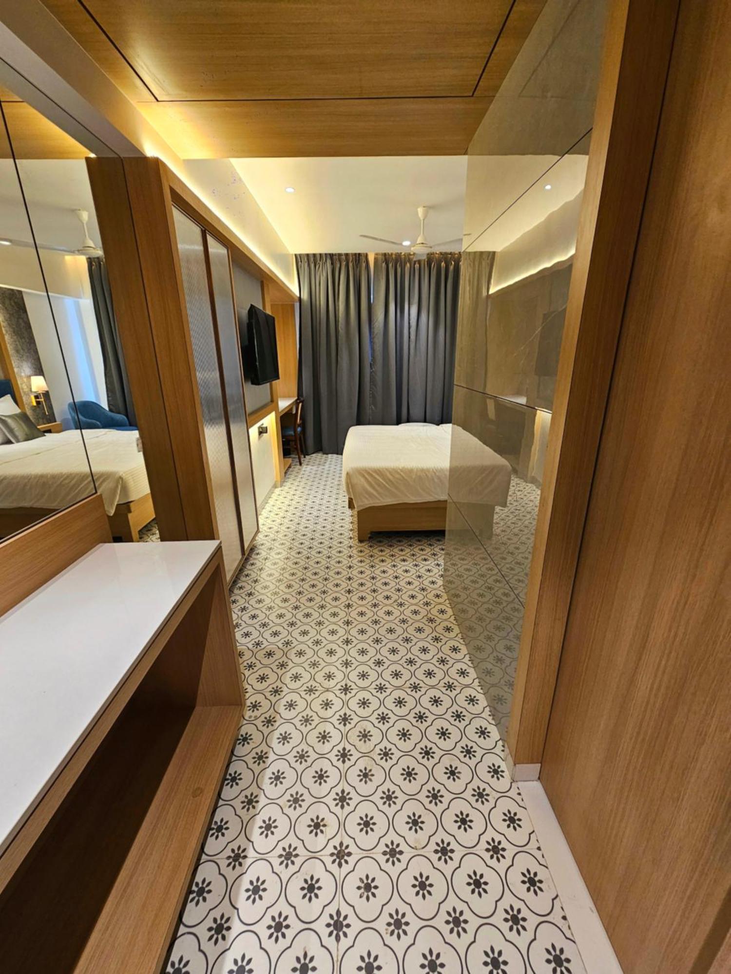 Hotel Golden Nest Thane Extérieur photo