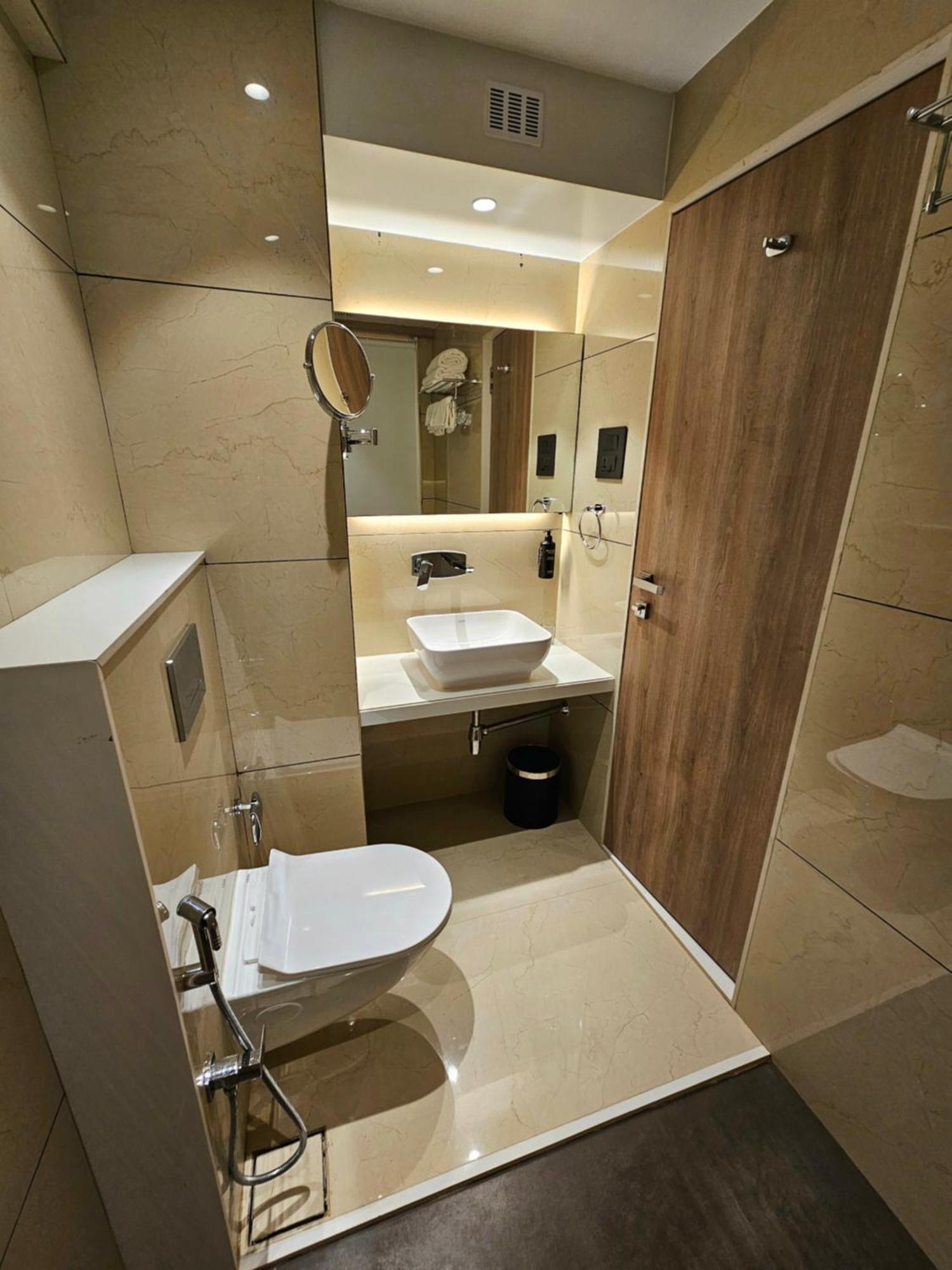 Hotel Golden Nest Thane Extérieur photo